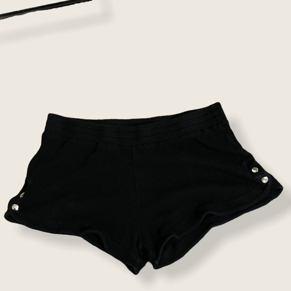 Monrow Pants - Monrow Black Shorts with Button Sides